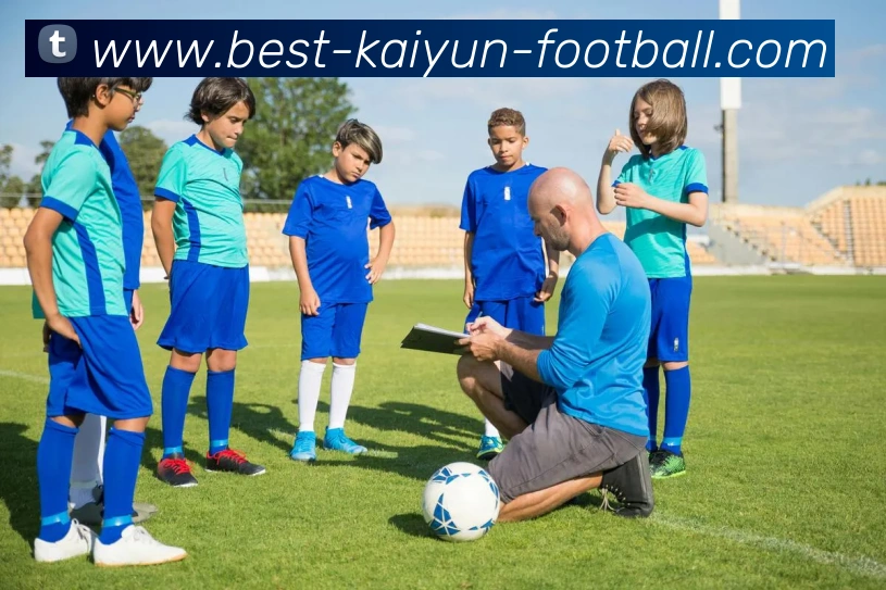 J罗23岁时夺金靴加盟皇马却近6年频繁转会至7队的传奇之路